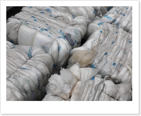 Plast fra AUH fordelt på adskillige paller